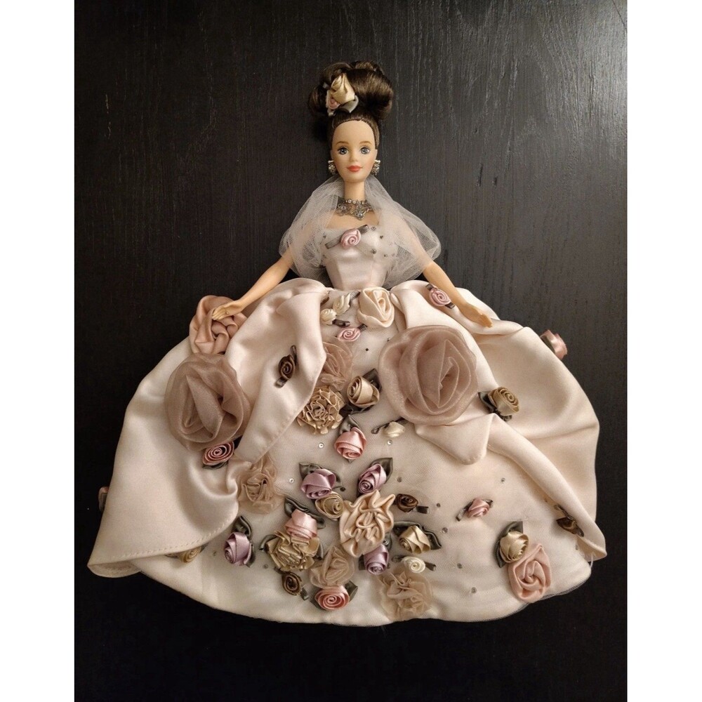 ❌ Barbie Antique Rose Doll FAO Schwarz 1996 Mattel ❌#15814❌ Stand Included❌ - Picture 3 of 11